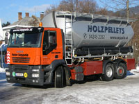 Pellets Sdtirol Silowagen - einblasen der Pellets in Sdtirol mit dem Silopumpwagen